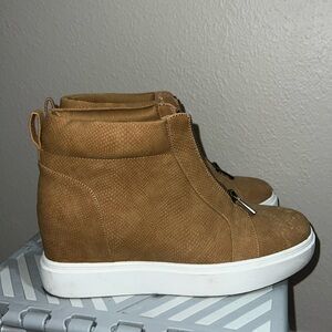 Like New Hidden Wedge Sneaker